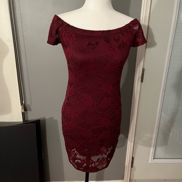 REVAMPED ~ MAROON LACY DRESS SIZE LARGE - Picture 1 of 8